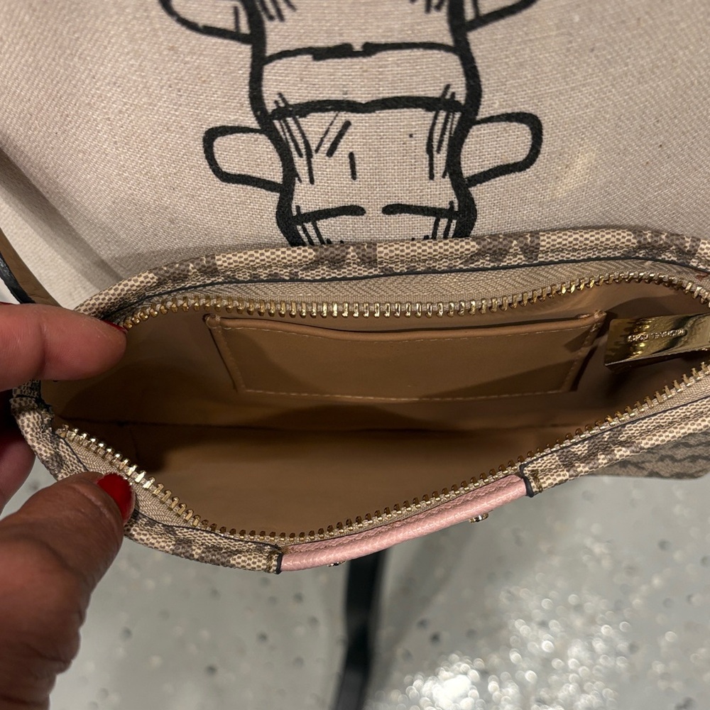 Michael Kors Signature Logo Belt Bag /Waist Fanny Pack NWOT - Picture 2 of 8